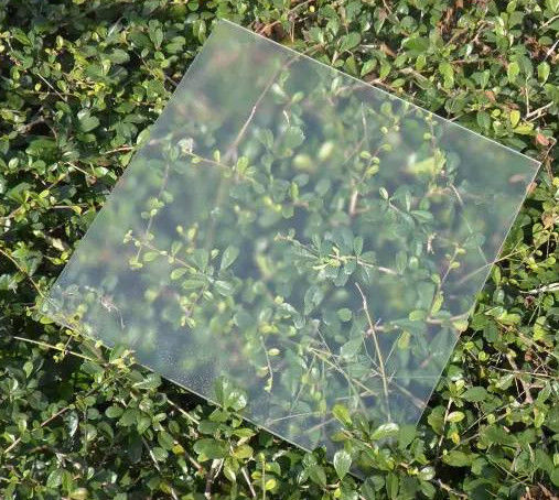Ζεστή πώληση 3,2 mm-4 mm Ultra Clear Low Iron Tempered Solar Glass για ηλιακά πάνελ